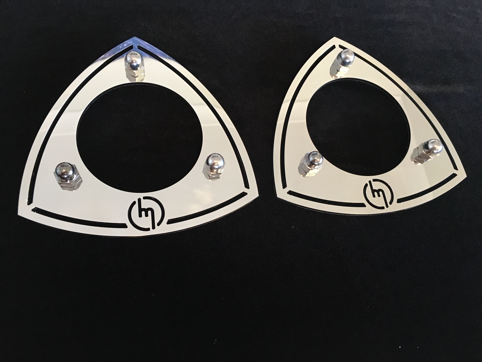 Mazda 1200 - Strut Tops M logo